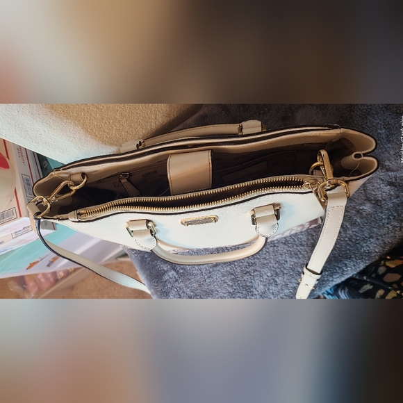 EUC Michael Kors tote bag - Picture 9 of 16